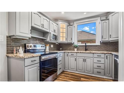 1036 Cedarwood Place, Burlington, ON - Indoor Photo Showing Kitchen With Upgraded Kitchen