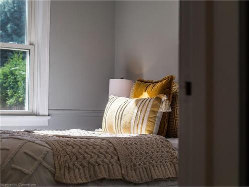 1036 Cedarwood Place, Burlington, ON - Indoor Photo Showing Bedroom