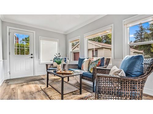 1036 Cedarwood Place, Burlington, ON - Indoor Photo Showing Living Room