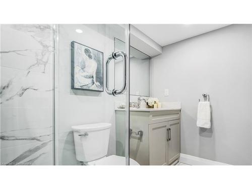 1036 Cedarwood Place, Burlington, ON - Indoor Photo Showing Bathroom