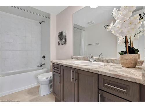 317 Raymond Road, Ancaster, ON - Indoor Photo Showing Bathroom