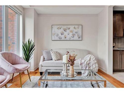 317 Raymond Road, Ancaster, ON - Indoor Photo Showing Living Room