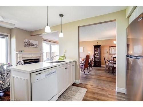 27-515 North Service Road, Stoney Creek, ON - Indoor Photo Showing Kitchen