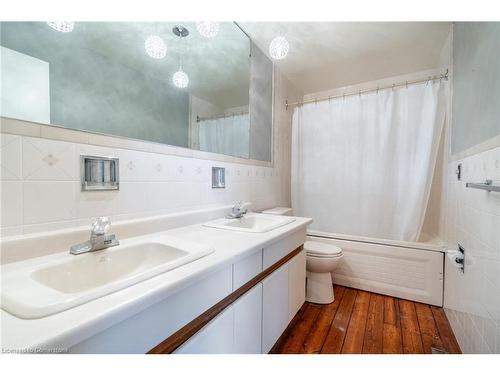 60 Atkinson Boulevard, Dundas, ON - Indoor Photo Showing Bathroom