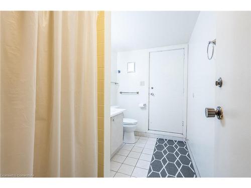 60 Atkinson Boulevard, Dundas, ON - Indoor Photo Showing Bathroom