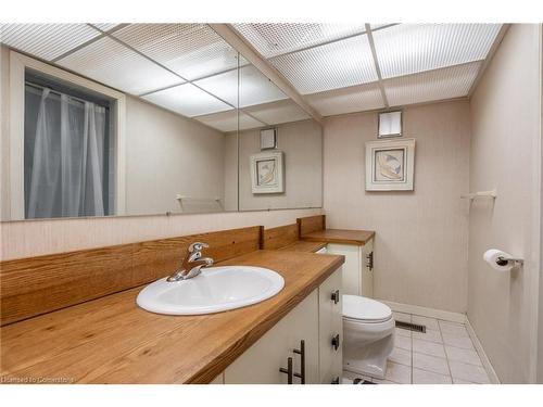 60 Atkinson Boulevard, Dundas, ON - Indoor Photo Showing Bathroom