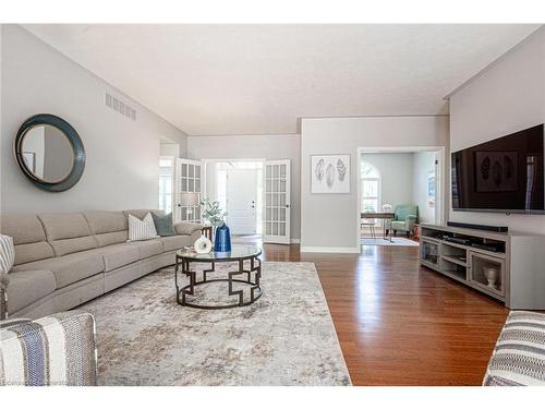 4 Forest Wood Drive, Port Dover, ON - Indoor Photo Showing Living Room