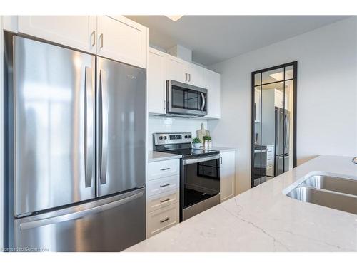 210-2620 Binbrook Road E, Binbrook, ON - Indoor Photo Showing Kitchen With Double Sink