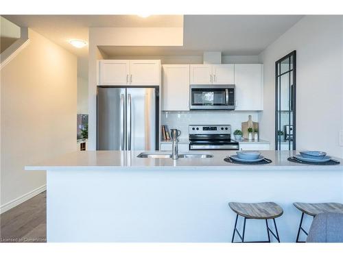 210-2620 Binbrook Road E, Binbrook, ON - Indoor Photo Showing Kitchen