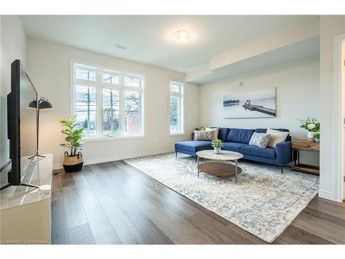 210-2620 Binbrook Road E, Binbrook, ON - Indoor Photo Showing Living Room