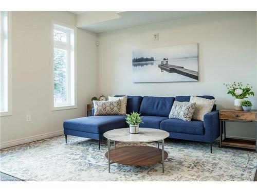 210-2620 Binbrook Road E, Binbrook, ON - Indoor Photo Showing Living Room