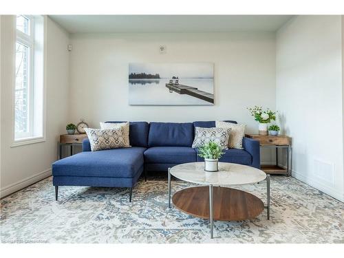 210-2620 Binbrook Road E, Binbrook, ON - Indoor Photo Showing Living Room