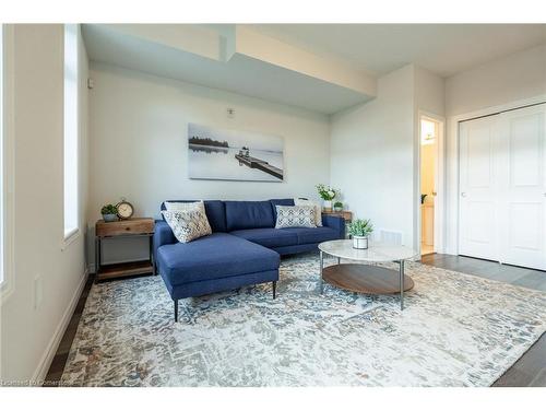 210-2620 Binbrook Road E, Binbrook, ON - Indoor Photo Showing Living Room