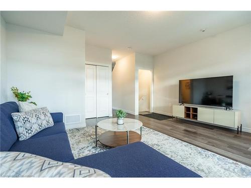 210-2620 Binbrook Road E, Binbrook, ON - Indoor Photo Showing Living Room