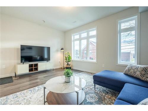 210-2620 Binbrook Road E, Binbrook, ON - Indoor Photo Showing Living Room