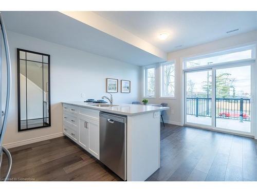 210-2620 Binbrook Road E, Binbrook, ON - Indoor Photo Showing Kitchen