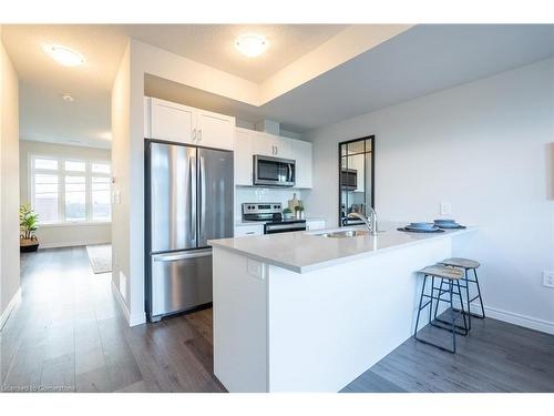 210-2620 Binbrook Road E, Binbrook, ON - Indoor Photo Showing Kitchen