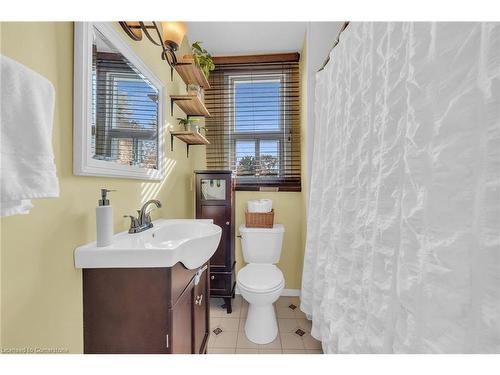 10 Roxborough Avenue, Hamilton, ON - Indoor Photo Showing Bathroom