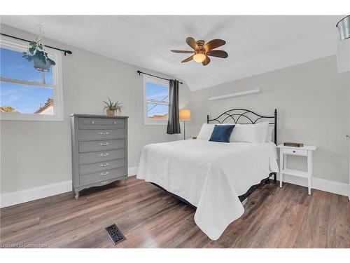 10 Roxborough Avenue, Hamilton, ON - Indoor Photo Showing Bedroom