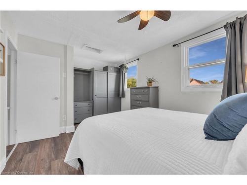 10 Roxborough Avenue, Hamilton, ON - Indoor Photo Showing Bedroom