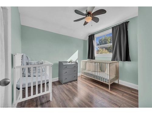 10 Roxborough Avenue, Hamilton, ON - Indoor Photo Showing Bedroom