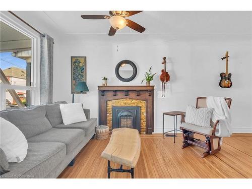 10 Roxborough Avenue, Hamilton, ON - Indoor Photo Showing Living Room With Fireplace