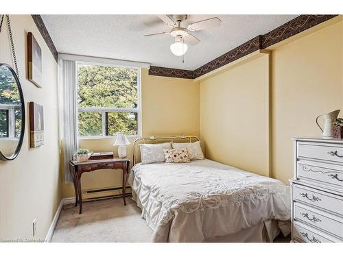 206-700 Dynes Road, Burlington, ON - Indoor Photo Showing Bedroom