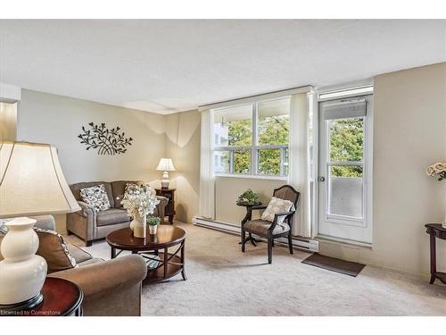 206-700 Dynes Road, Burlington, ON - Indoor Photo Showing Living Room