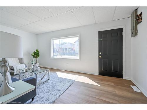 1251 Cannon Street E, Hamilton, ON - Indoor Photo Showing Living Room