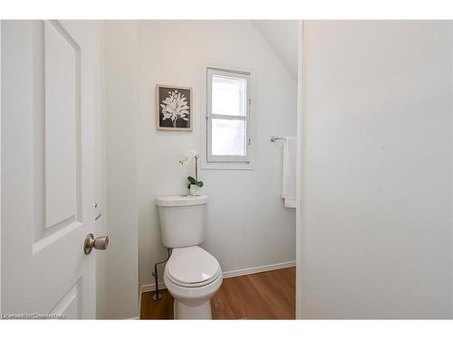 1251 Cannon Street E, Hamilton, ON - Indoor Photo Showing Bathroom