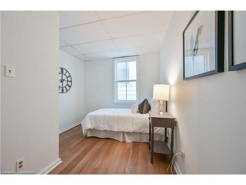 1251 Cannon Street E, Hamilton, ON - Indoor Photo Showing Bedroom