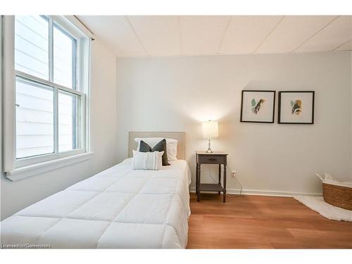 1251 Cannon Street E, Hamilton, ON - Indoor Photo Showing Bedroom