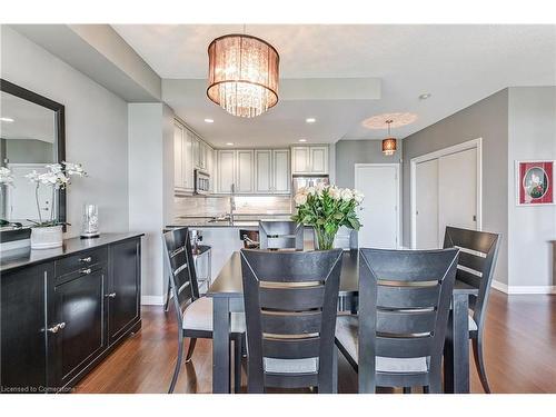 1202-551 Maple Avenue, Burlington, ON - Indoor Photo Showing Dining Room