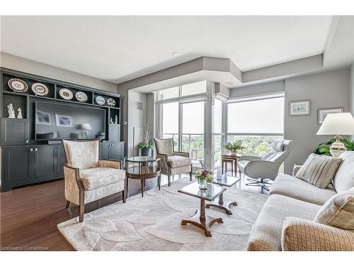 1202-551 Maple Avenue, Burlington, ON - Indoor Photo Showing Living Room