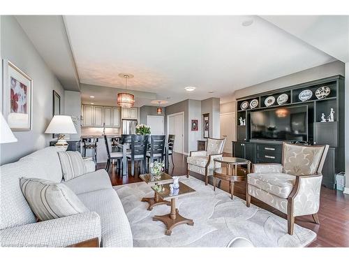 1202-551 Maple Avenue, Burlington, ON - Indoor Photo Showing Living Room