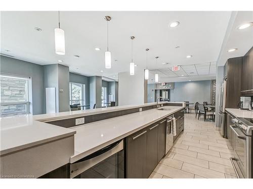 1202-551 Maple Avenue, Burlington, ON - Indoor Photo Showing Kitchen With Upgraded Kitchen