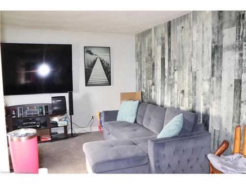 701 Limeridge Road E, Hamilton, ON - Indoor Photo Showing Living Room