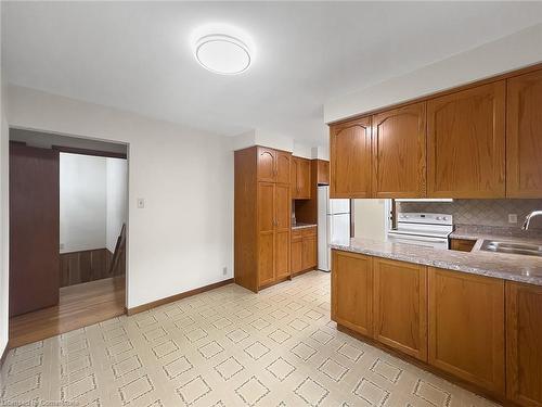 122 Glen Forest Drive, Hamilton, ON - Indoor Photo Showing Kitchen