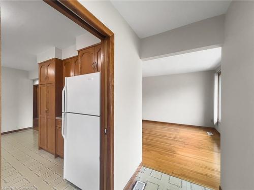 122 Glen Forest Drive, Hamilton, ON - Indoor Photo Showing Kitchen