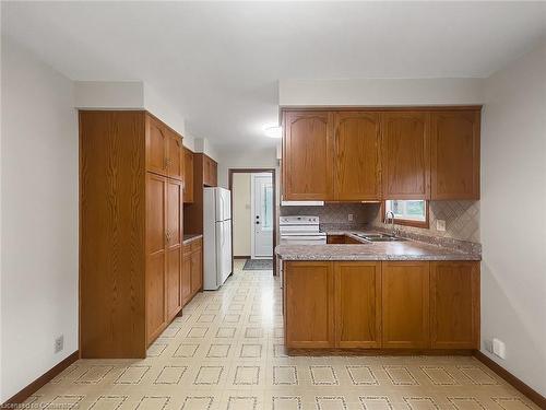 122 Glen Forest Drive, Hamilton, ON - Indoor Photo Showing Kitchen