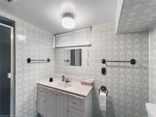 122 Glen Forest Drive, Hamilton, ON - Indoor Photo Showing Bathroom