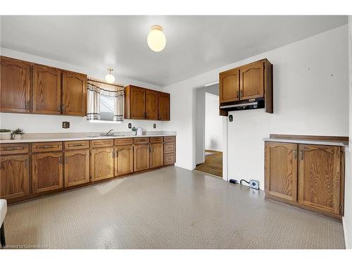 75 Chatham Street, Hamilton, ON - Indoor Photo Showing Kitchen