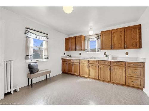 75 Chatham Street, Hamilton, ON - Indoor Photo Showing Kitchen