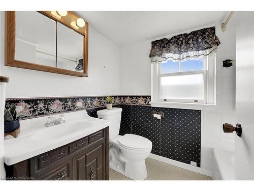 75 Chatham Street, Hamilton, ON - Indoor Photo Showing Bathroom