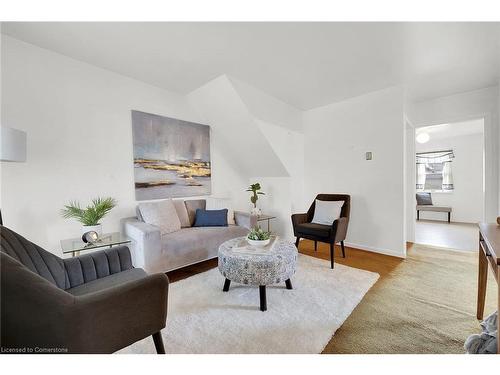 75 Chatham Street, Hamilton, ON - Indoor Photo Showing Living Room