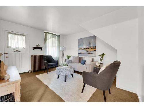 75 Chatham Street, Hamilton, ON - Indoor Photo Showing Living Room