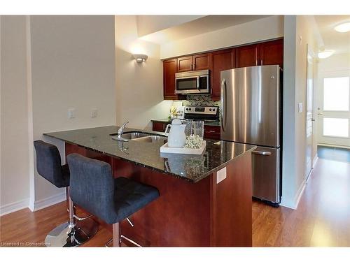 302-8 Brandy Lane Drive, Collingwood, ON - Indoor Photo Showing Kitchen