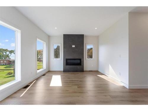 11435 Morgans Point Road, Wainfleet, ON - Indoor Photo Showing Living Room