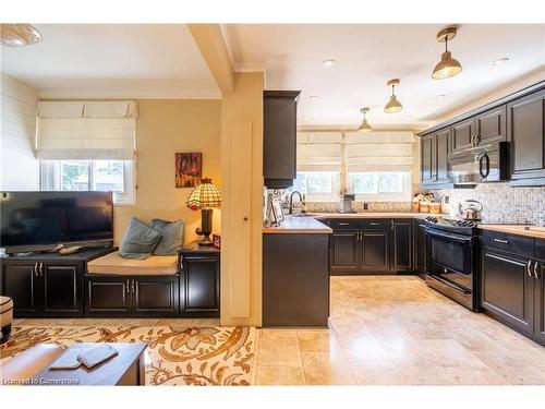 89 Larraine Avenue, Dundas, ON - Indoor Photo Showing Kitchen