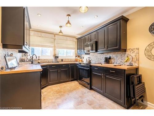 89 Larraine Avenue, Dundas, ON - Indoor Photo Showing Kitchen With Upgraded Kitchen